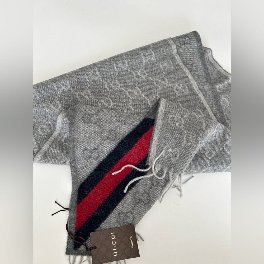 New With Tags Gucci Nikky Wool Alpaca Monogram Web light Gray Scarf Shawl Fringe - Picture 8 of 12